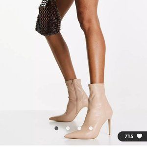 High heel neutral bootie